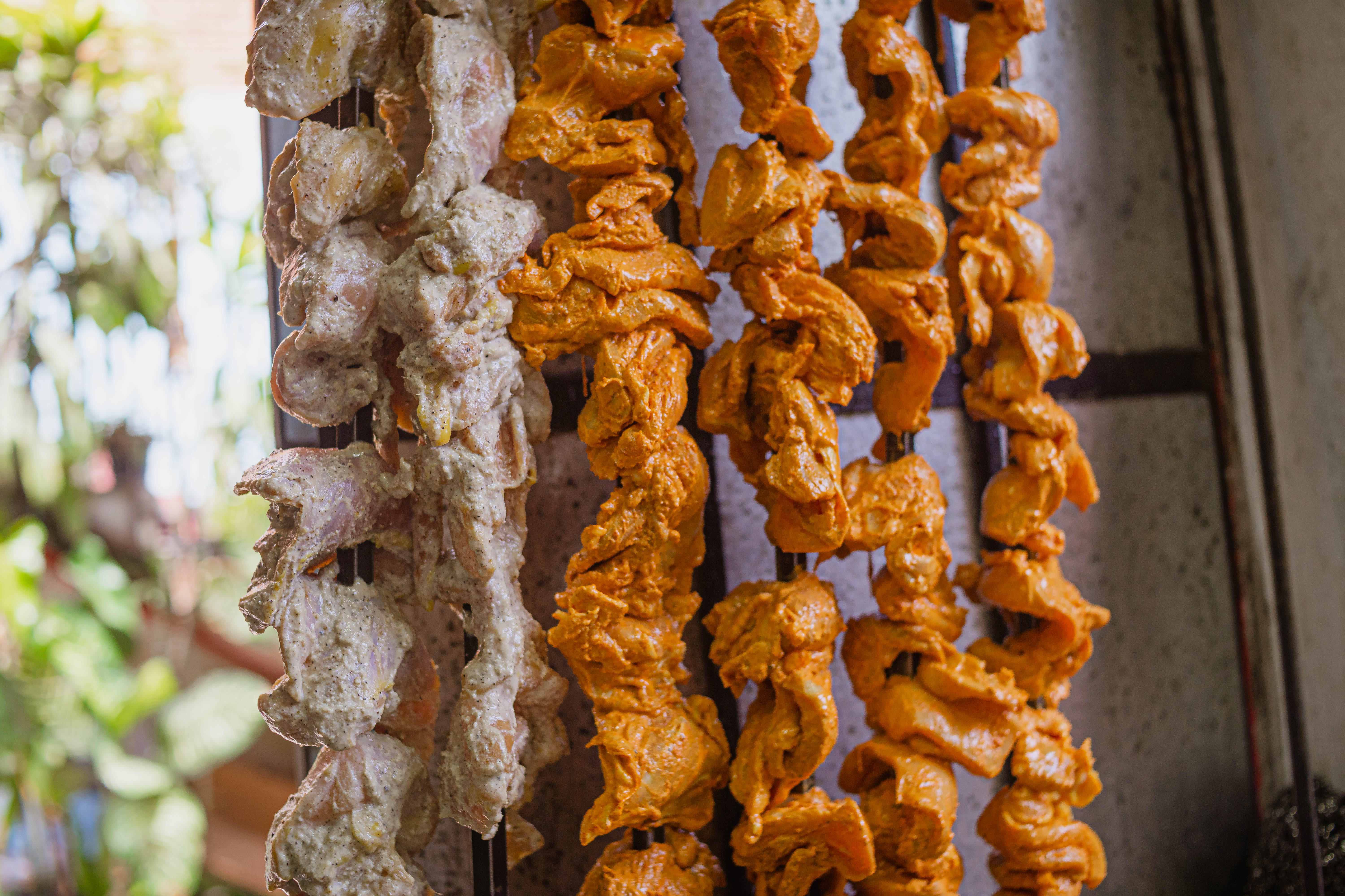 Naan siendo preparado en el horno Tandoor